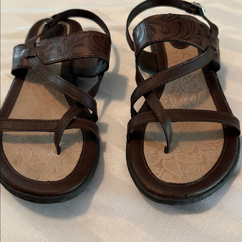 b.o.c. Women's Brown Comfort Strappy Sandals - Picture 4 of 5